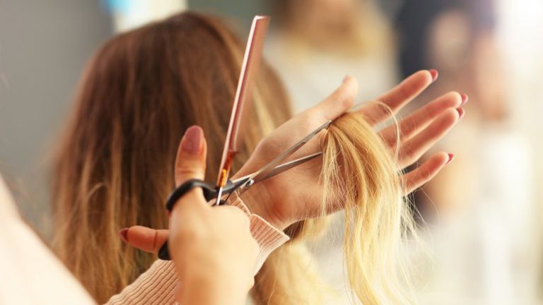 Thử vận may đổi đời nhờ số đẹp từ giấc mộng cắt tóc