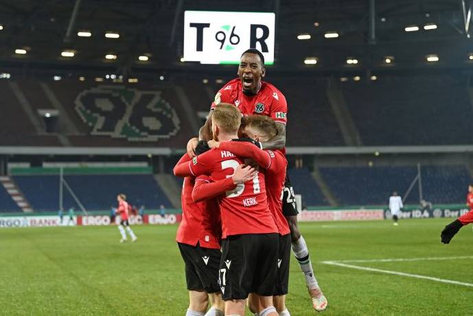 Soi kèo Phạt góc Kaiserslautern vs Hannover